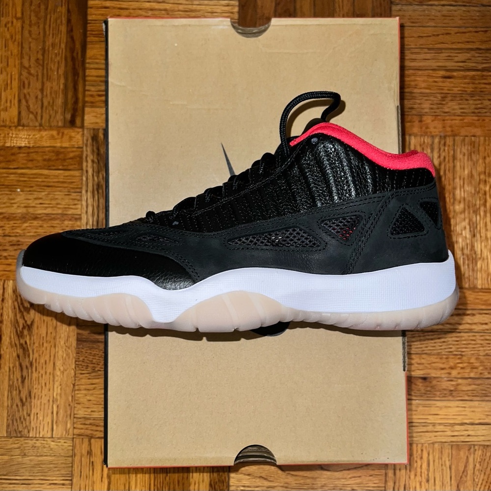 Jordan Retro 11 ie low (bred) 2021 release